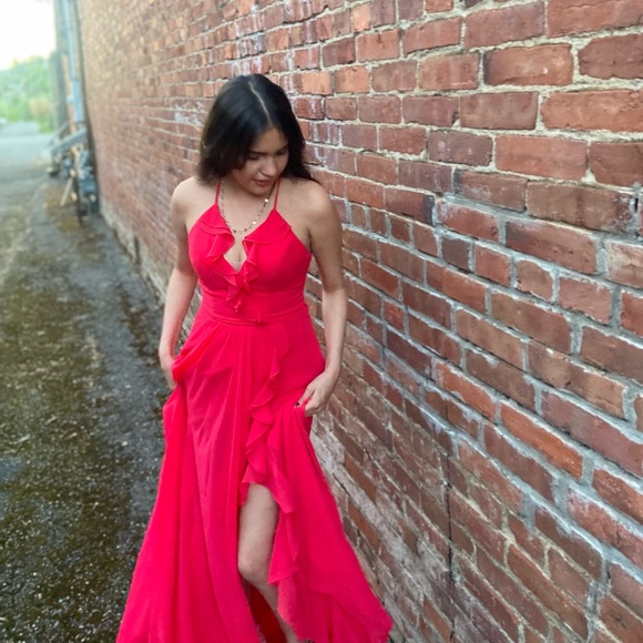 Long beautiful dress, model is 5’4, 117lbs, size medium/large - Picture 3 of 5